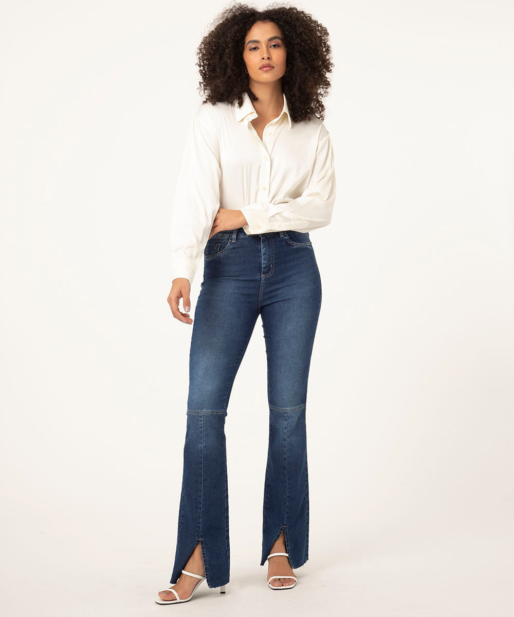 calça jeans flare com fenda sawary azul escuro