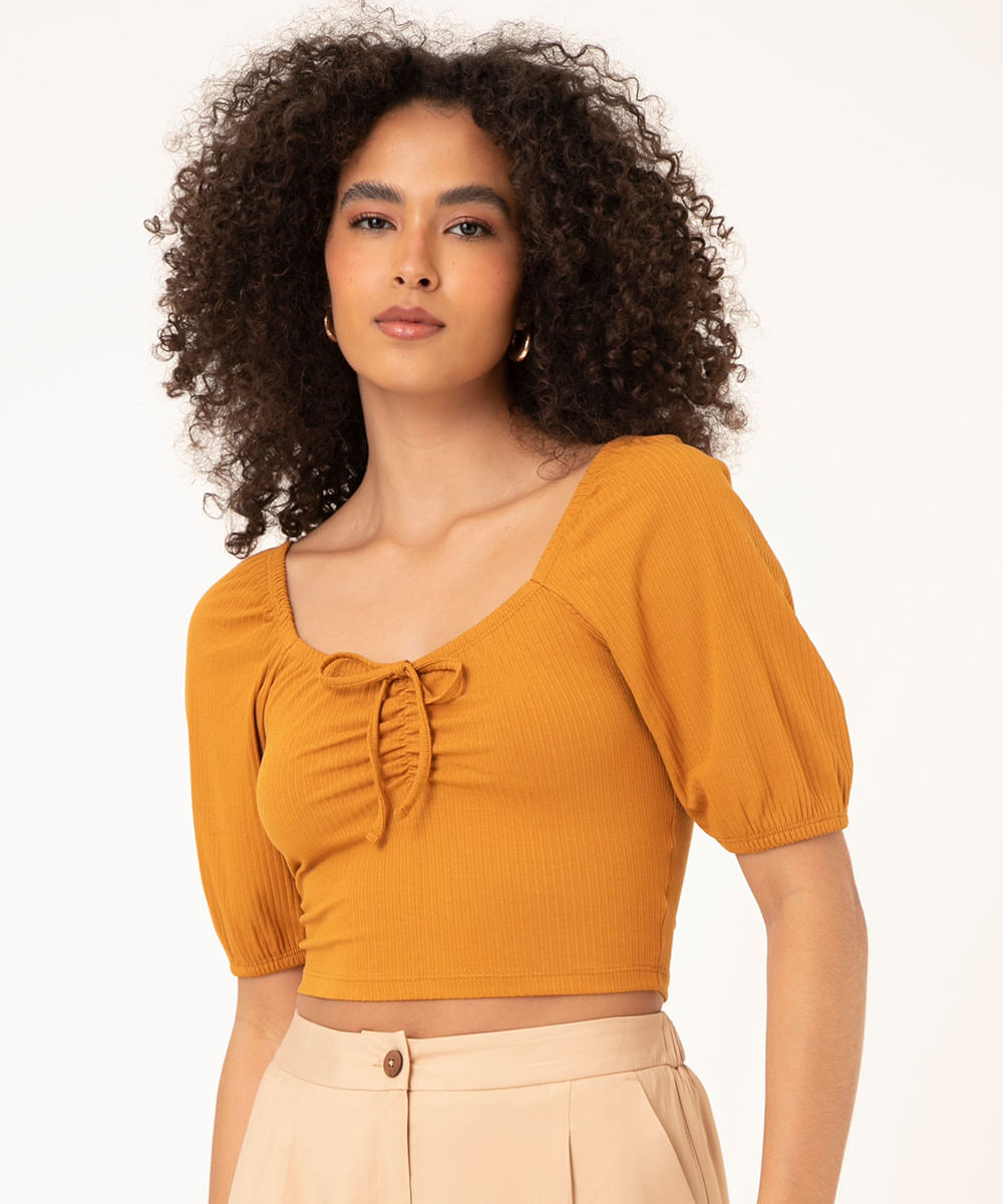 blusa cropped canelada manga bufante caramelo