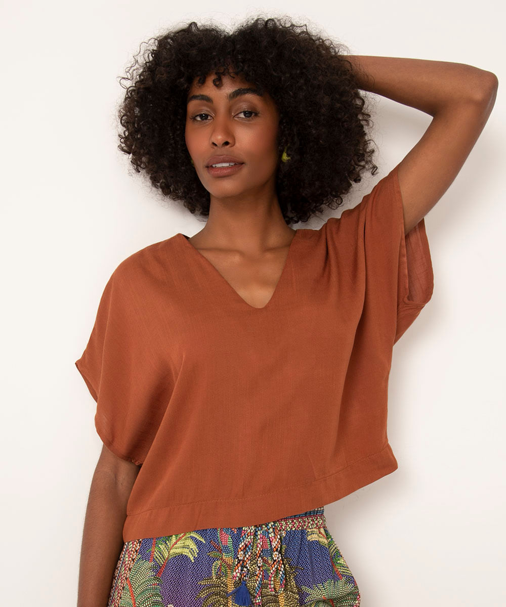 blusa decote v manga curta marrom