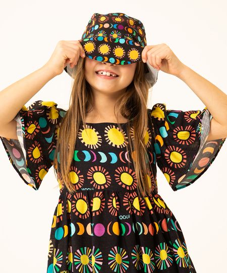 chapeu-bucket-infantil-dupla-face-triangulos-e-viagem-interestelar-mooui-multicor-1035192-Multicor_1