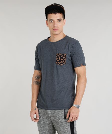 Camiseta-Masculina-com-Bolso-Estampado-de-Abacaxi-Manga-Curta-Gola-Careca-Cinza-Mescla-Escuro-9304029-Cinza_Mescla_Escuro_1