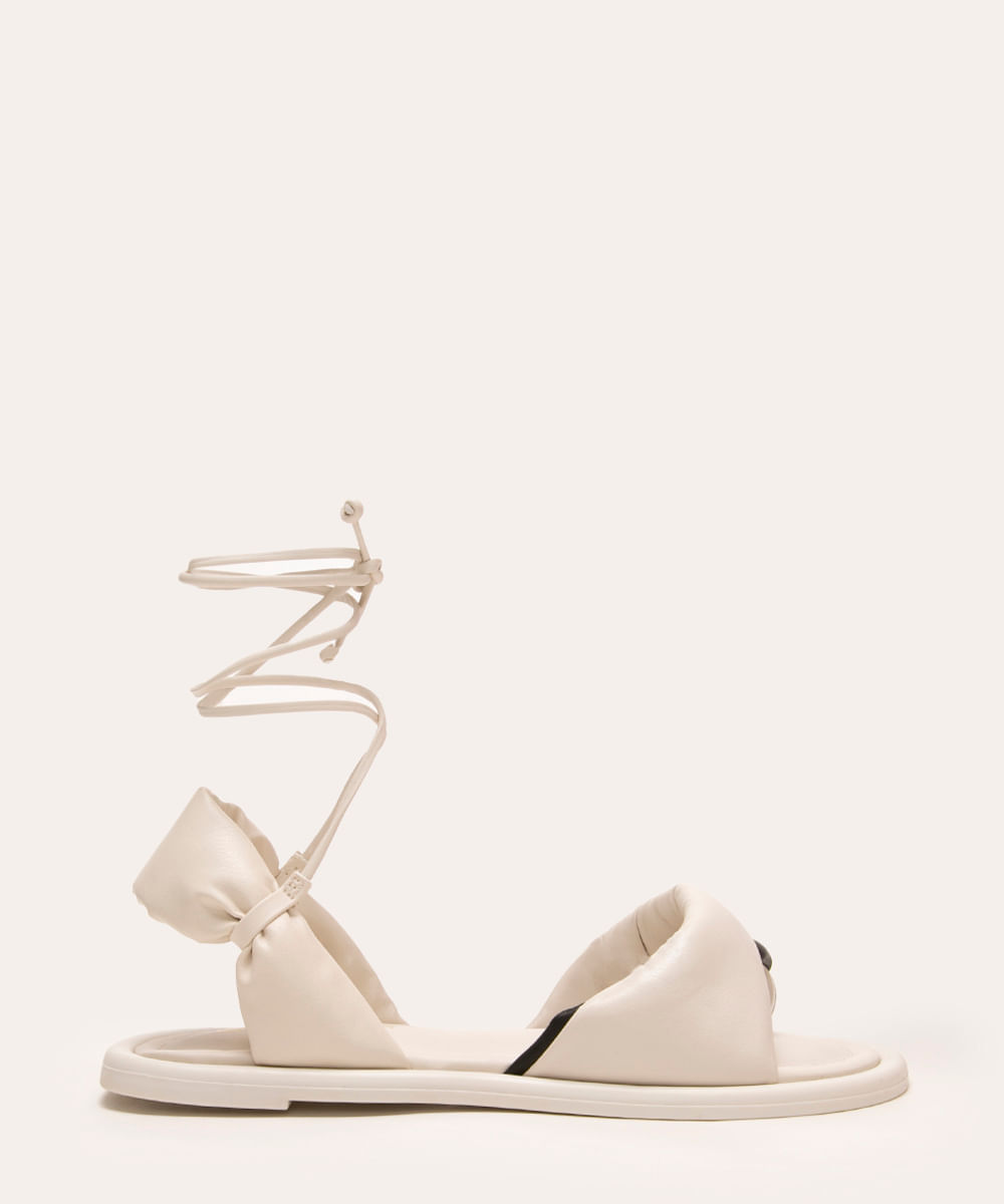 sandália flat bicolor lace up + via mia off white