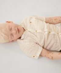 camisa-infantil-manga-curta-gola-padre-com-bolso-quadriculado-off-white-1024528-Off_White_4