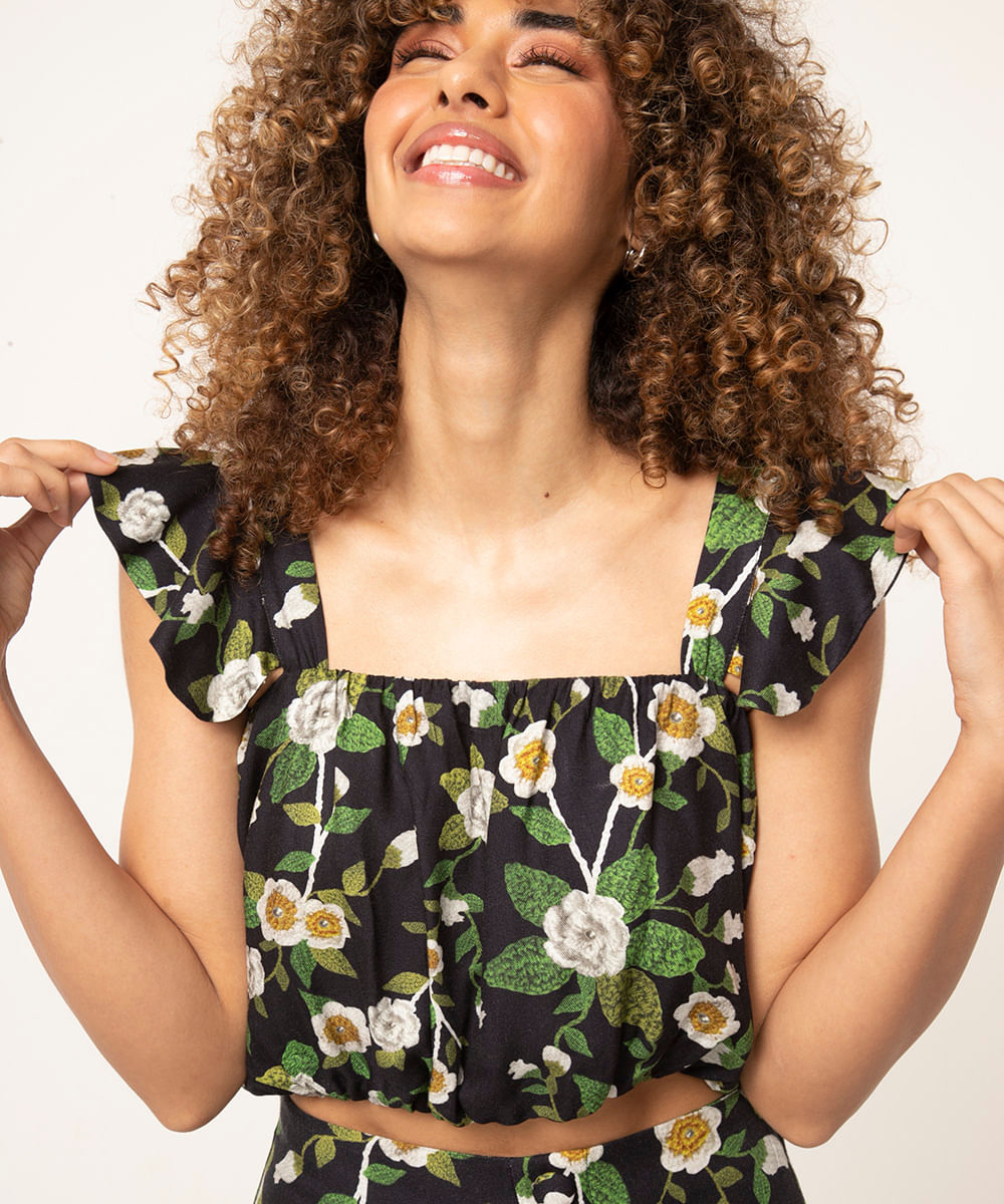 blusa cropped babados floral kf branding preto