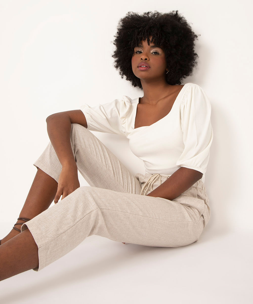 blusa canelada manga bufante off white