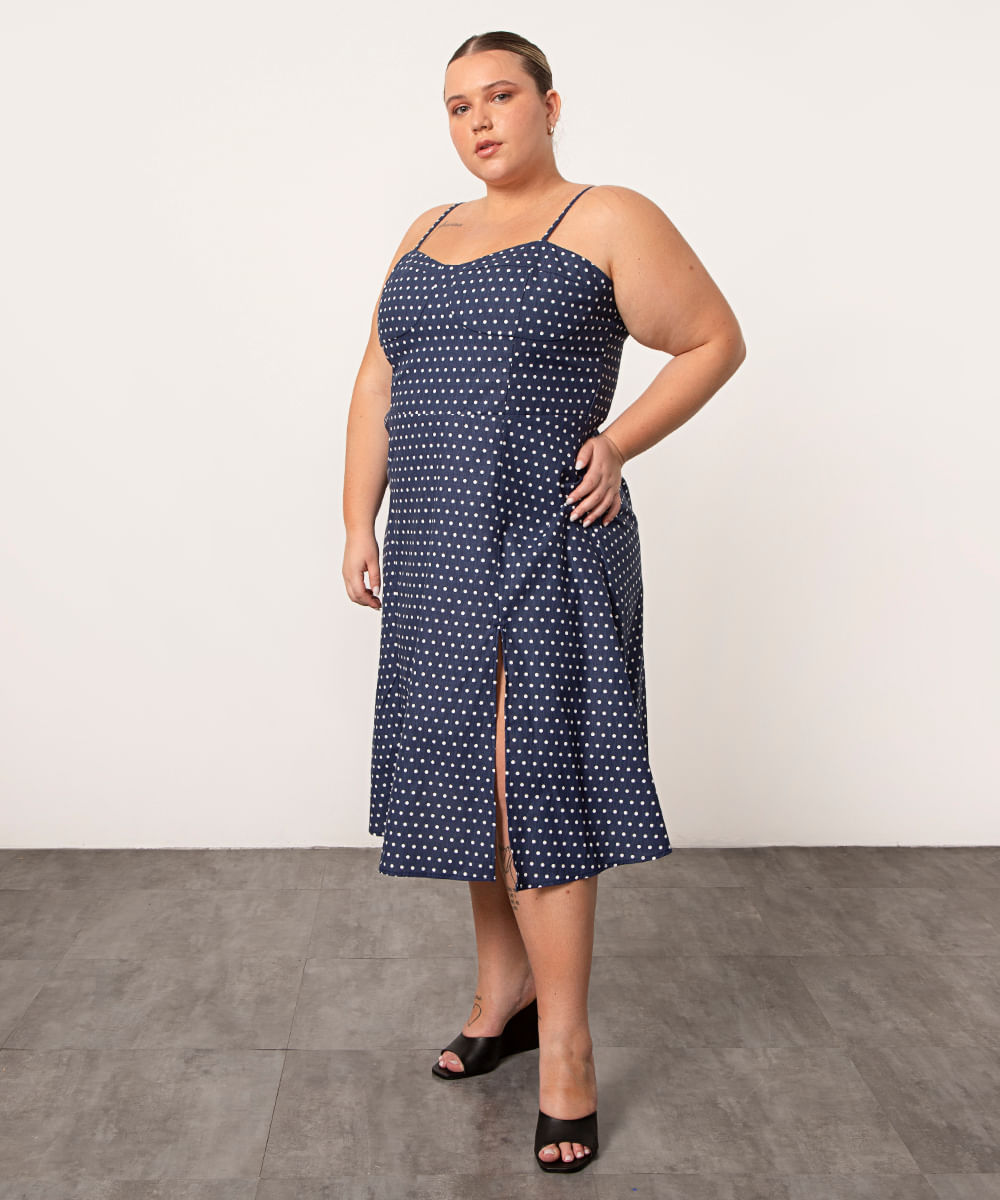 vestido plus size midi poá com fenda azul marinho