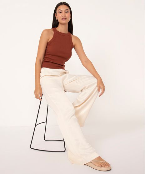 regata canelada cropped halter neck marrom