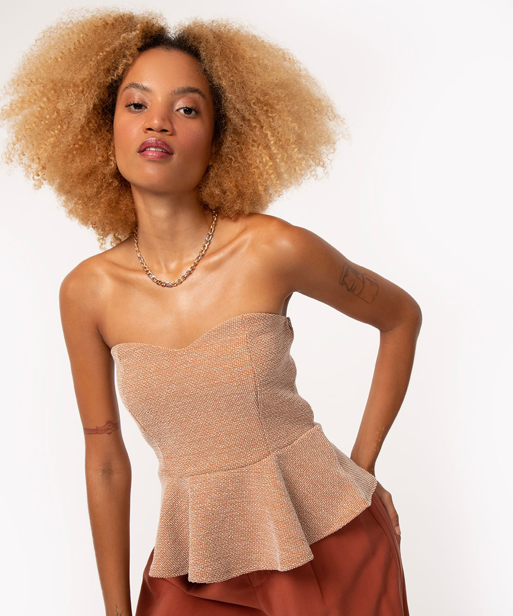 blusa corset texturizada sem alça decote coração marrom
