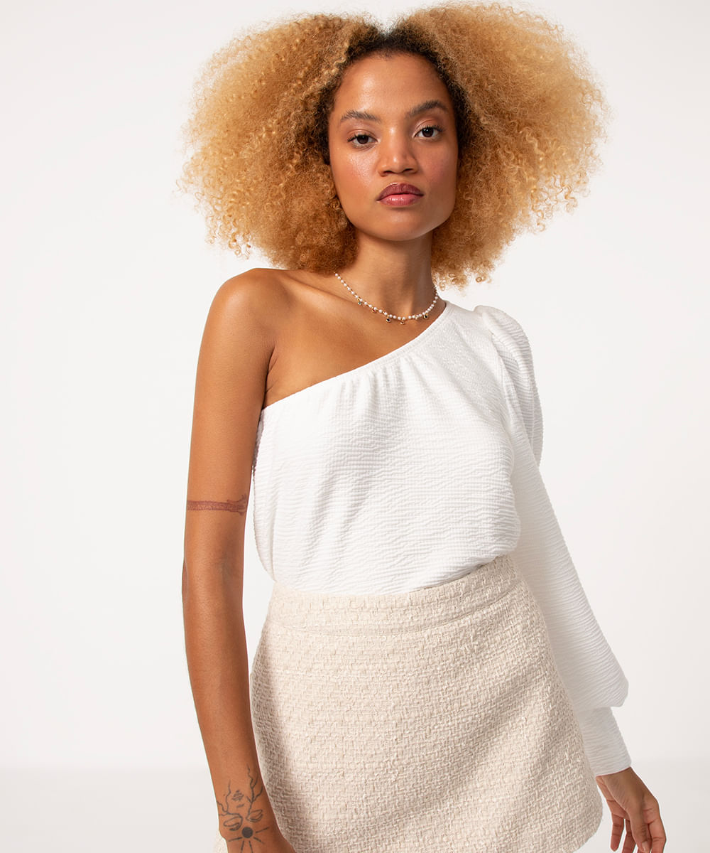 blusa de malha ombro único com elástico off white