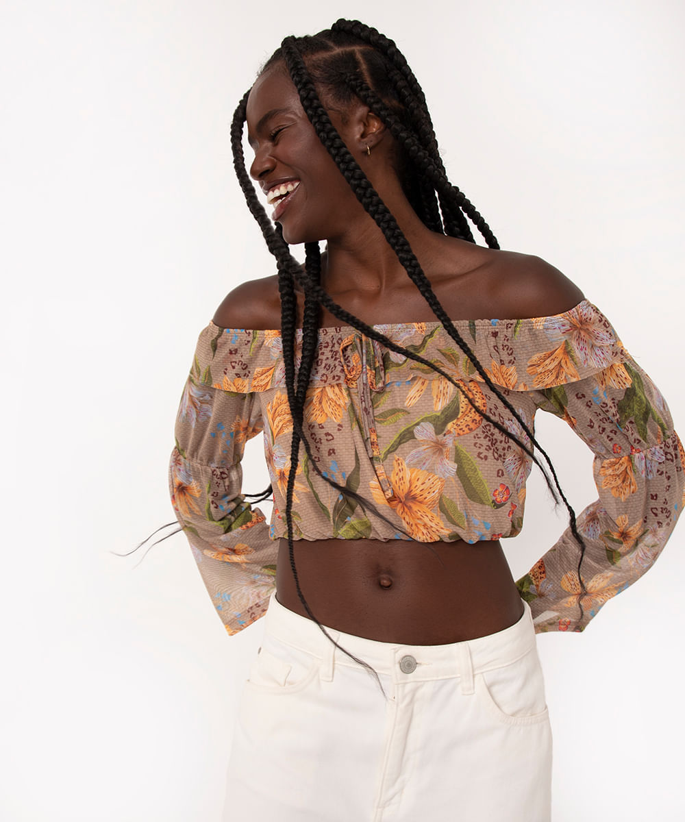 blusa de tule cropped ombro a ombro manga longa floral bege