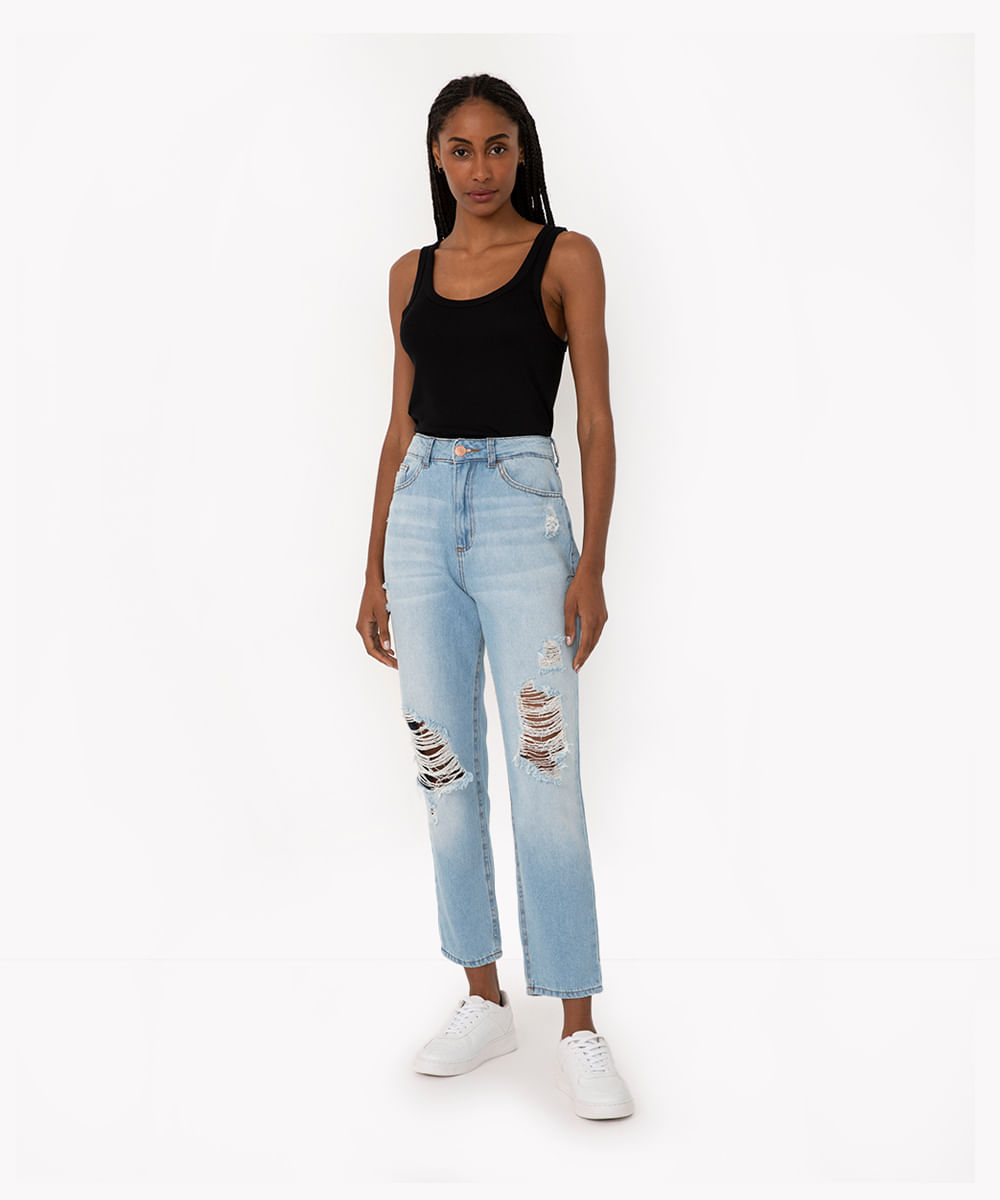 calça jeans mom cintura super alta com bolsos azul médio