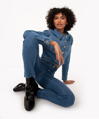 jaqueta jeans cropped com tachas sawary azul médio