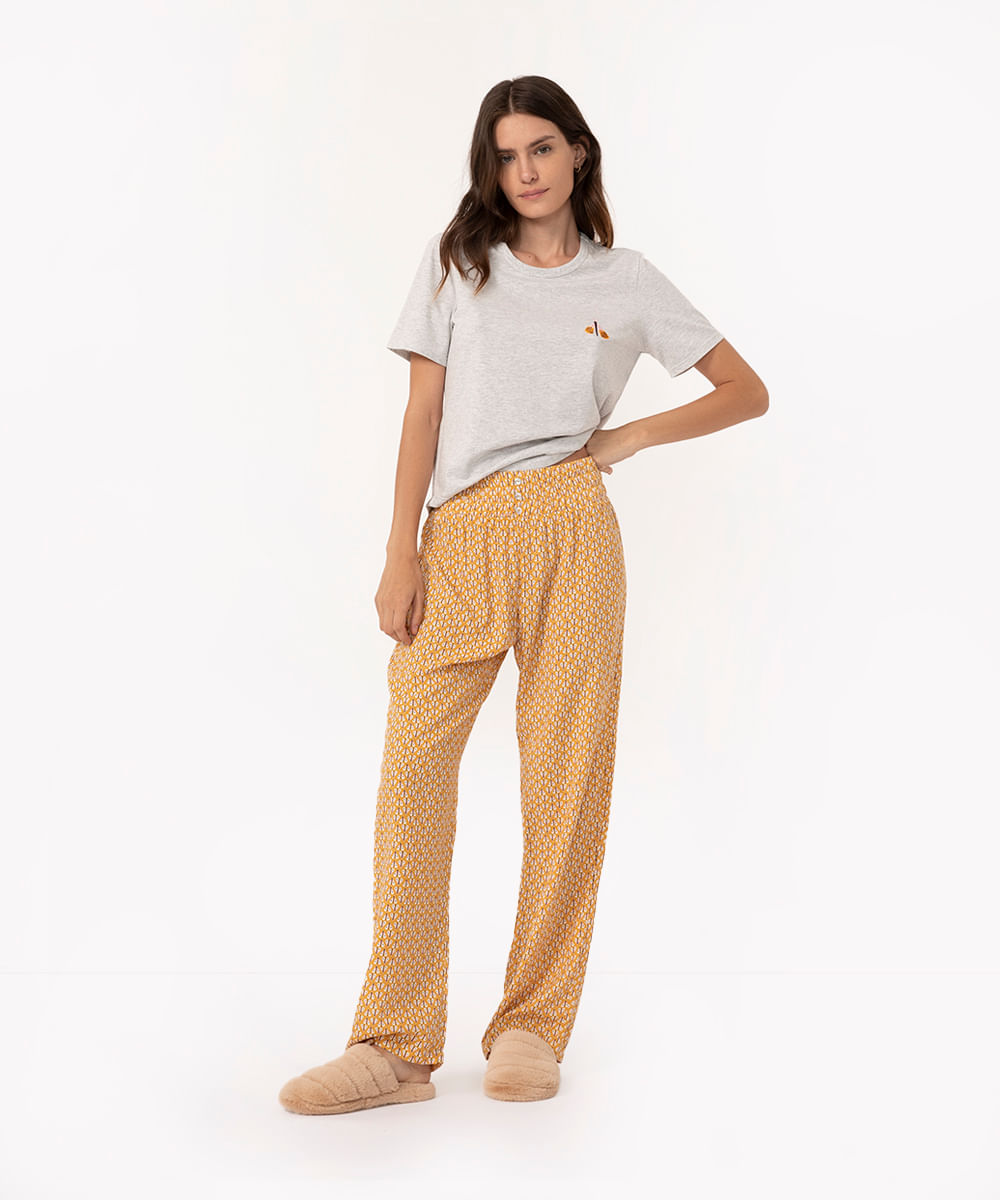 pijama manga curta com calça mariposa amarelo