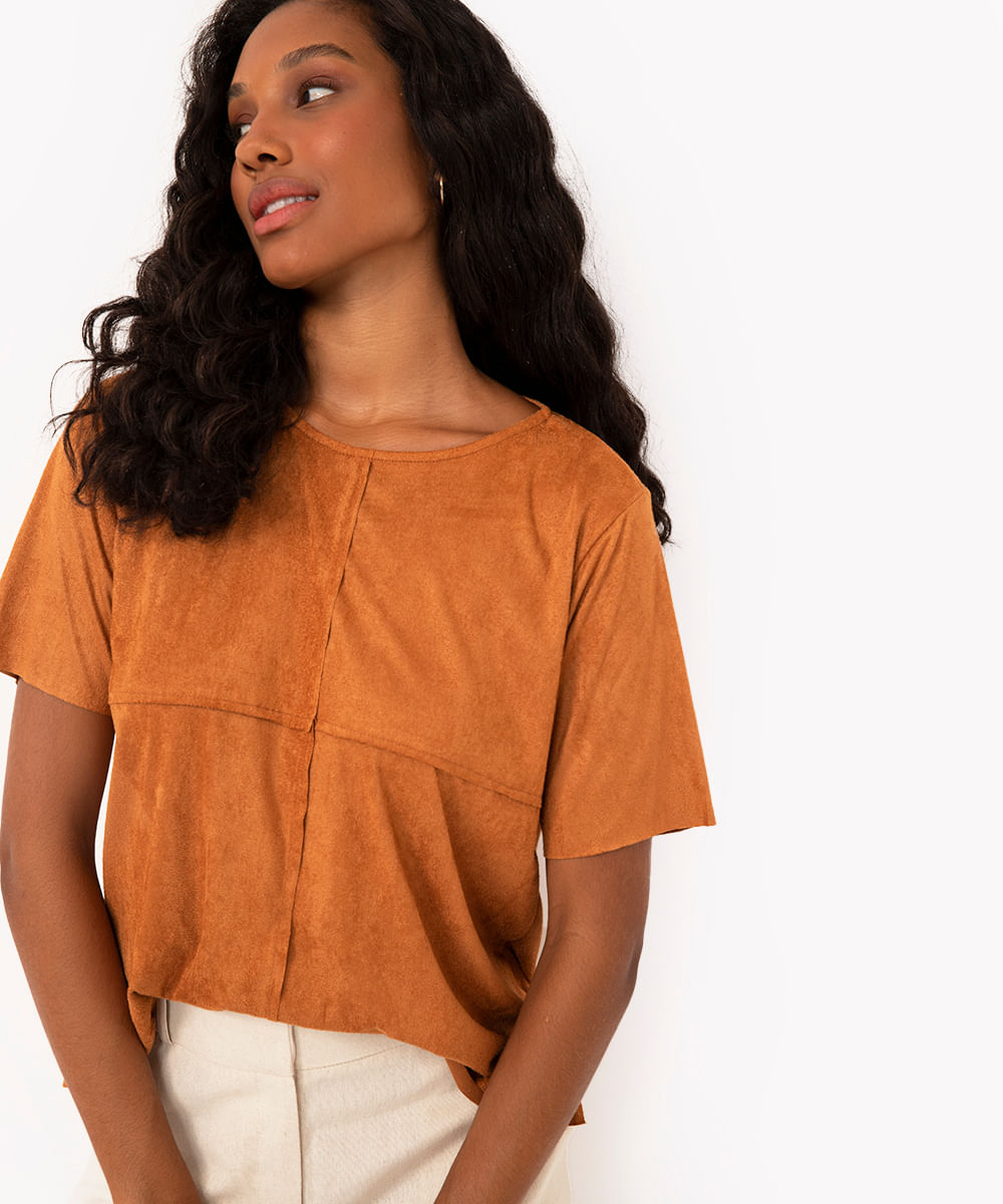 blusa de suede com recortes manga curta bege escuro