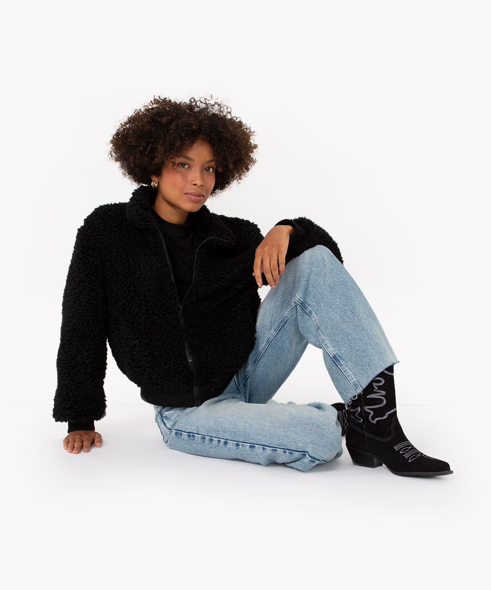 jaqueta sherpa gola alta com bolsos preto