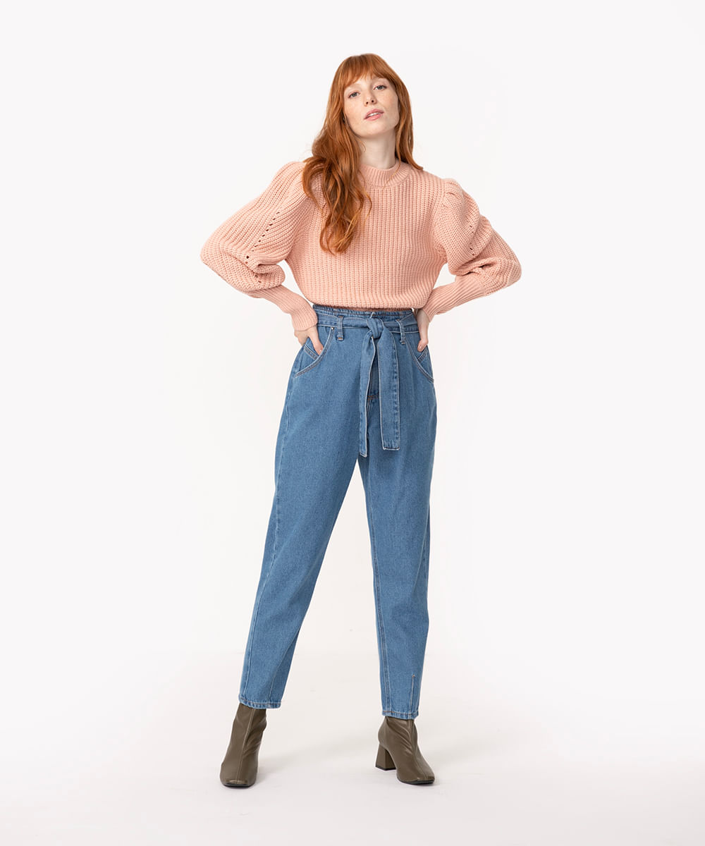 calça jeans carrot cintura super alta com faixa azul médio