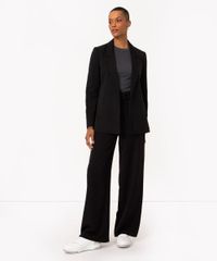 Blazer Básico Alfaiataria Com Bolsos Preto Feminino visão corpo inteiro
