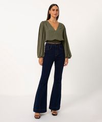 calça jeans flare cintura super alta azul escuro