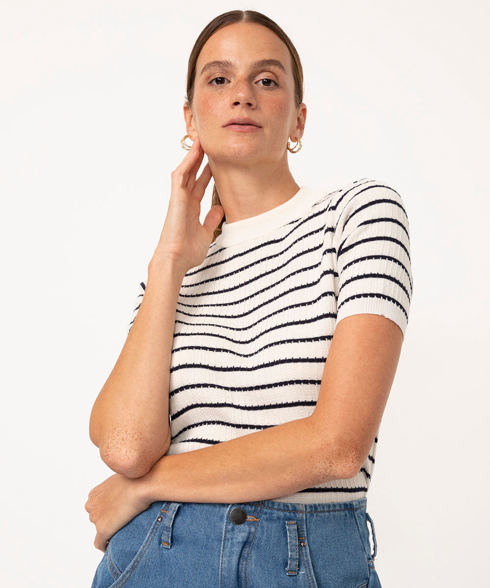 blusa de tricô listrada manga curta azul marinho