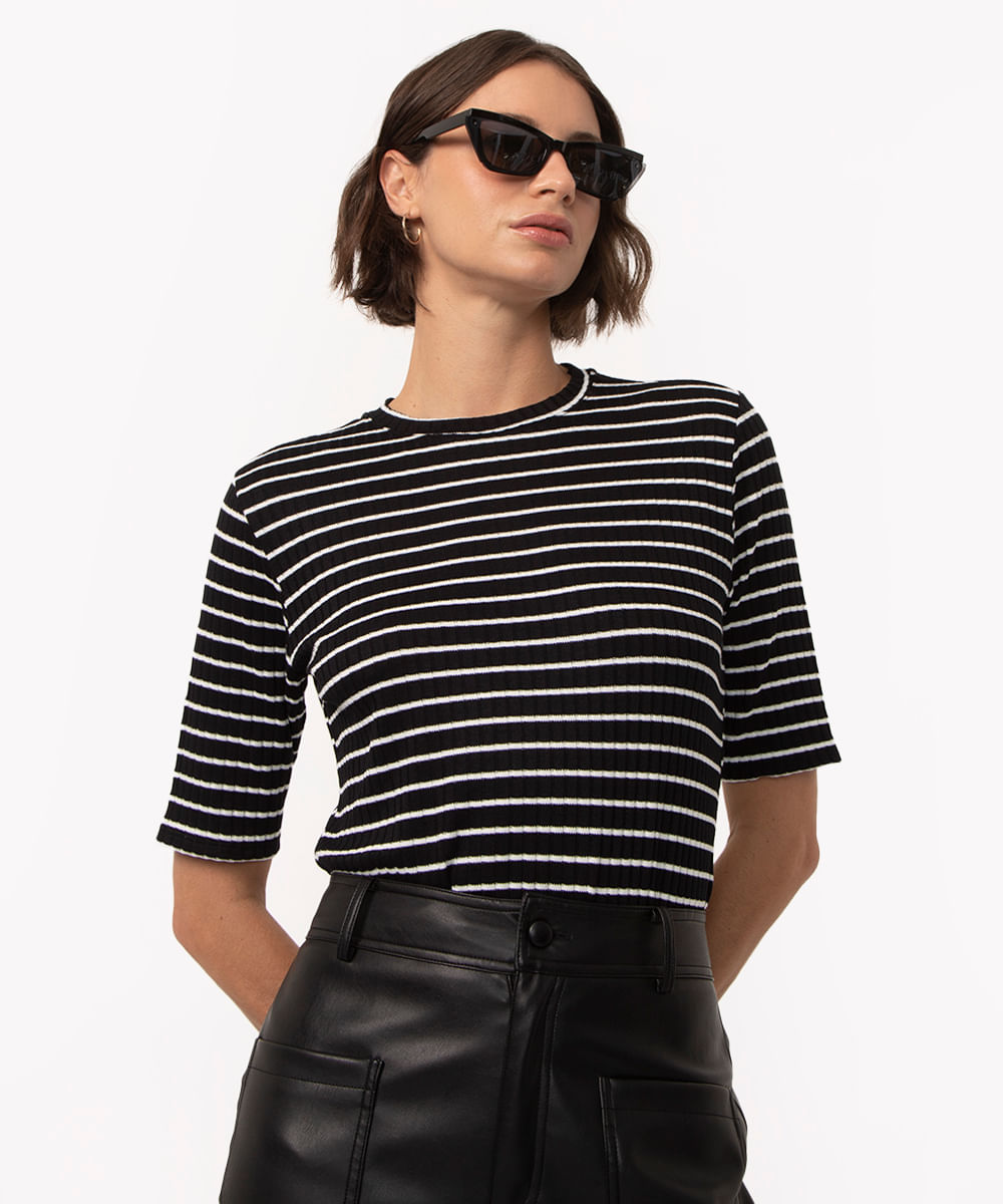 blusa de viscose listrada manga curta preto