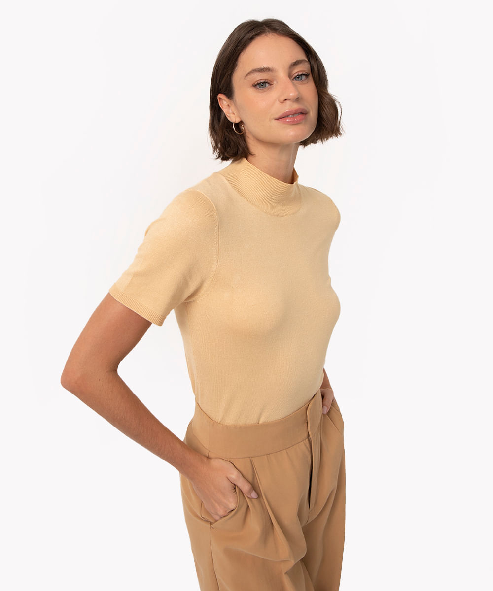 blusa de tricot viscose gola alta manga curta bege