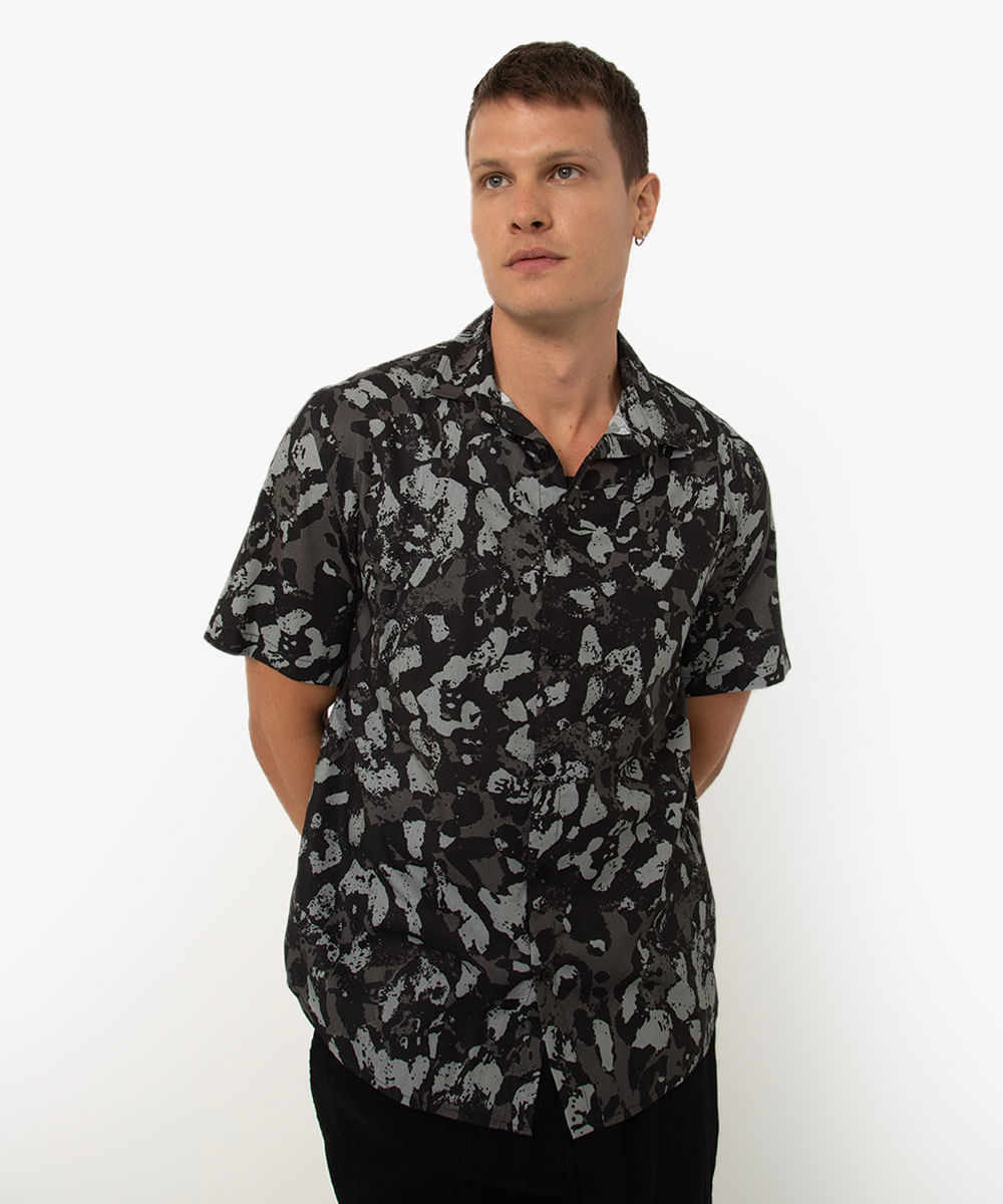 camisa de viscose animal print manga curta preto