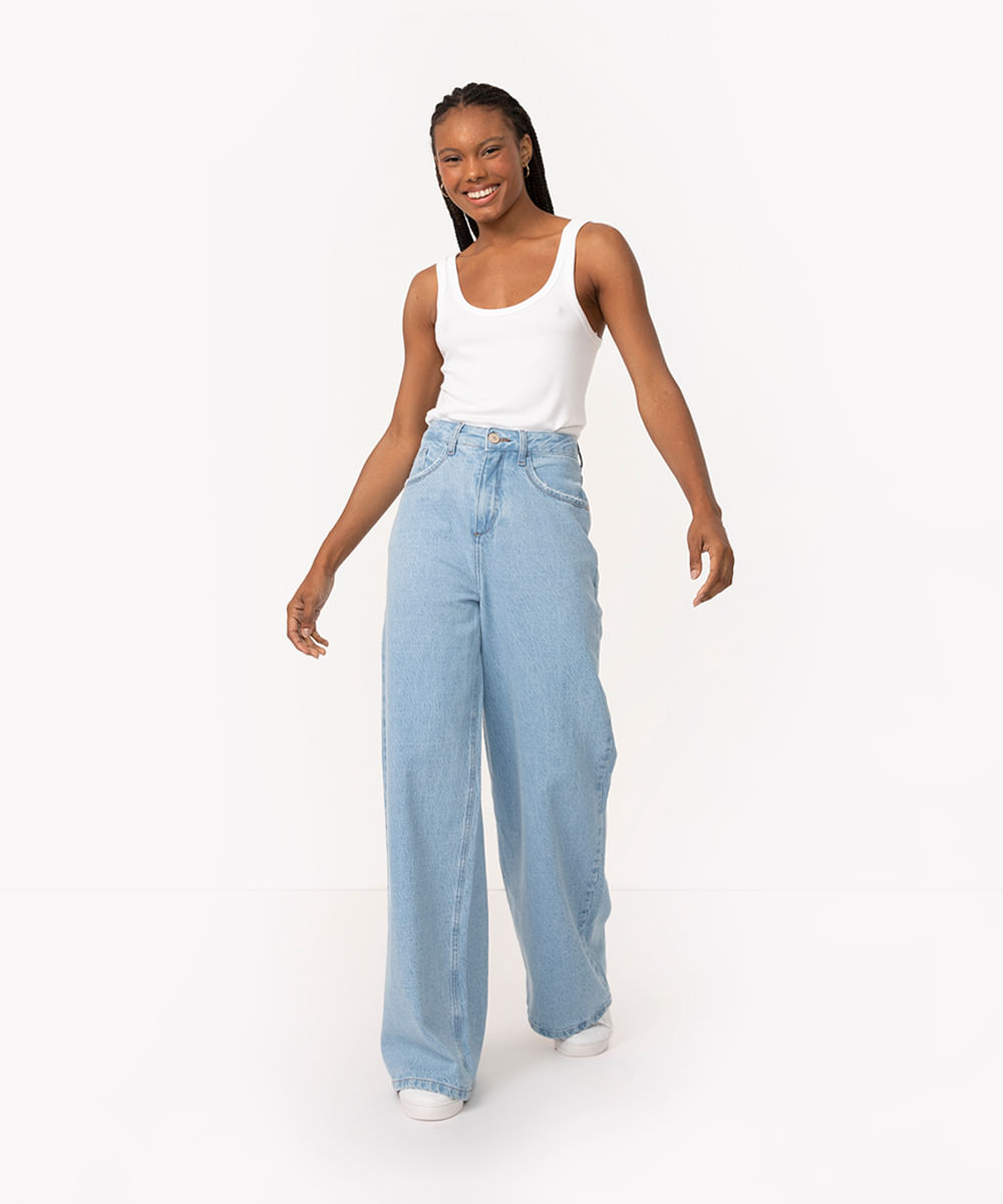 calça jeans wide leg cintura super alta com bolsos azul claro