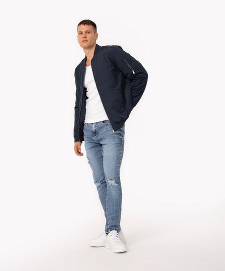 calça jeans carrot rasgada com bolsos azul médio 38
