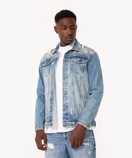 jaqueta jeans trucker com tachas e desfiados azul médio P