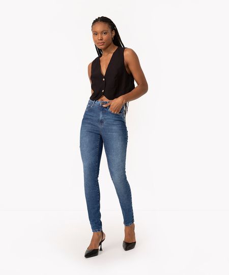 calça jeans super skinny pull up cintura média com bolsos azul médio 38
