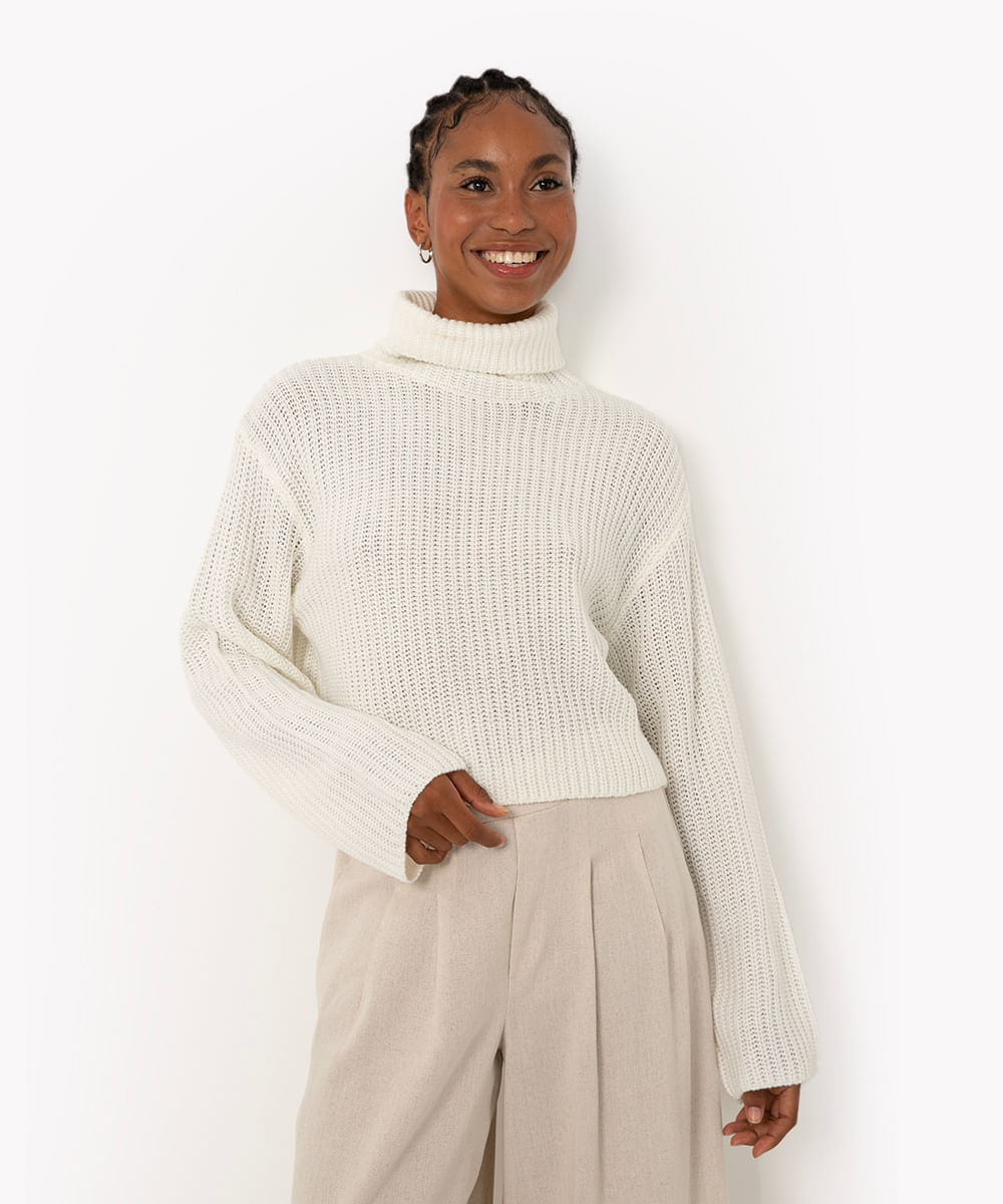 suéter cropped de tricot gola alta off white