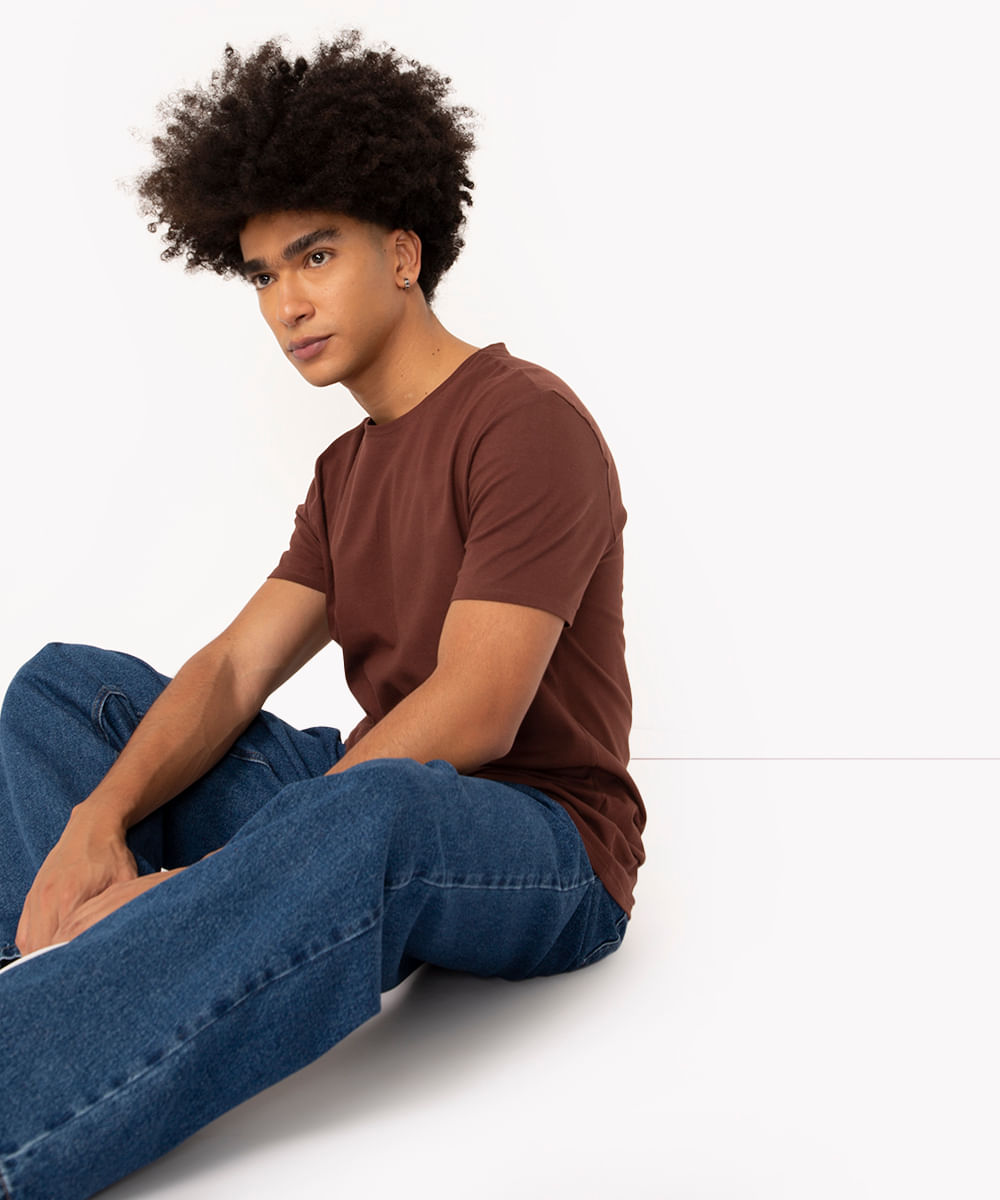 camiseta slim básica manga curta - marrom escuro