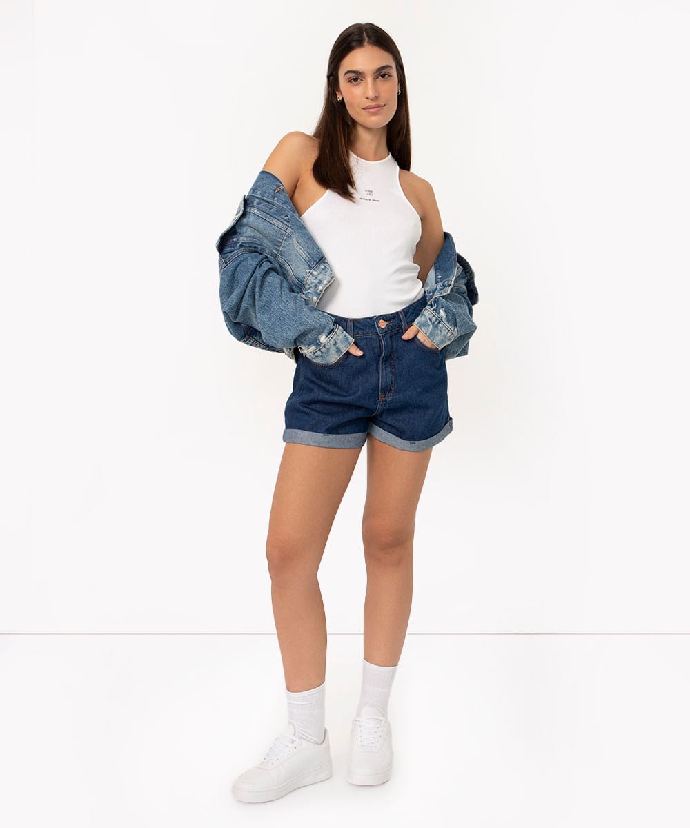 short jeans mom cintura super alta azul escuro