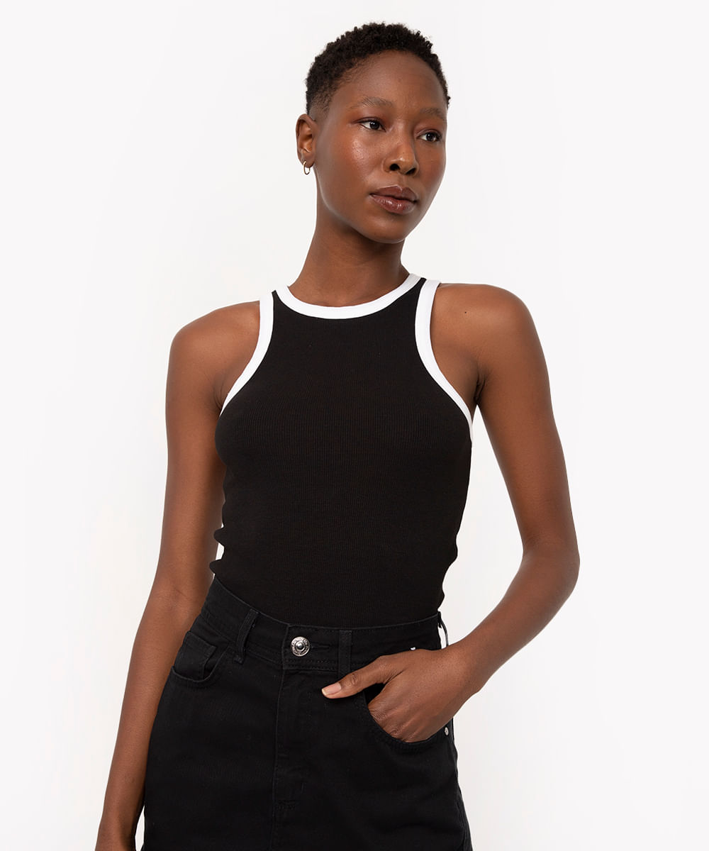 regata de algodão bicolor decote redondo - preto