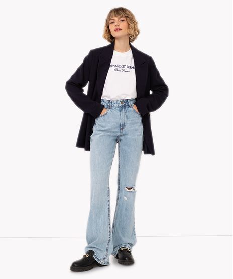 calça jeans flare cintura super alta com desfiado azul claro