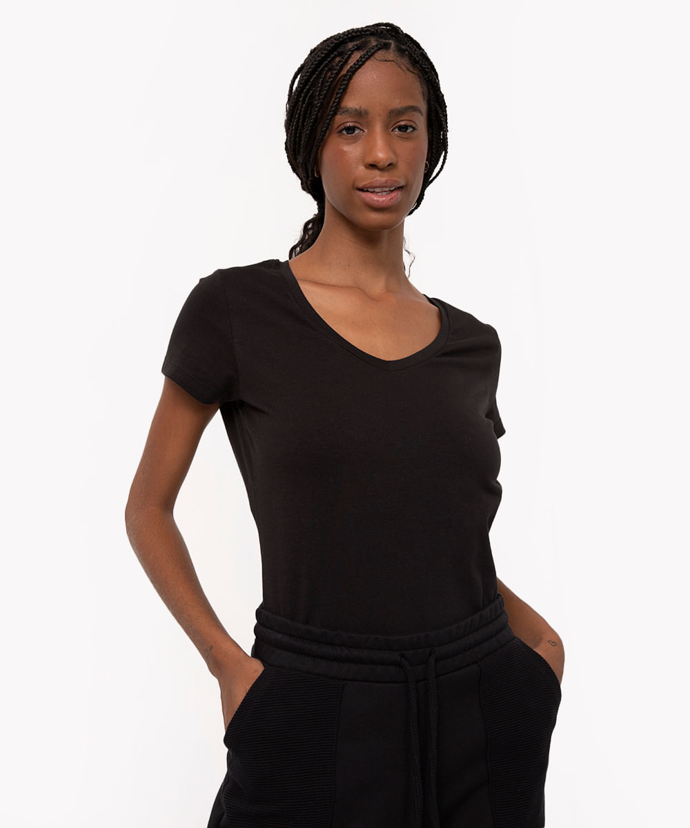 blusa básica baby look decote v preto