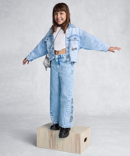 calça jeans wide leg infantil love com recorte azul claro 4