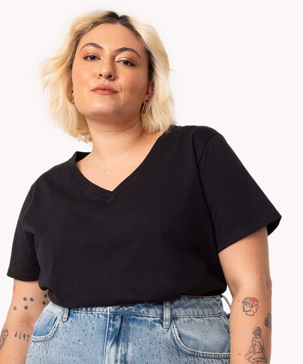 blusa plus size manga curta decote v preto