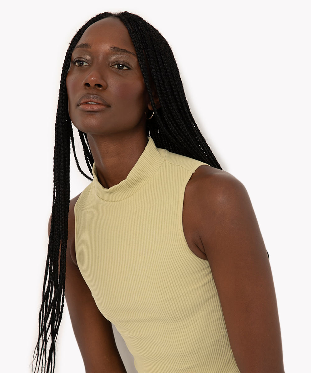 regata feminina de poliamida gola alta verde