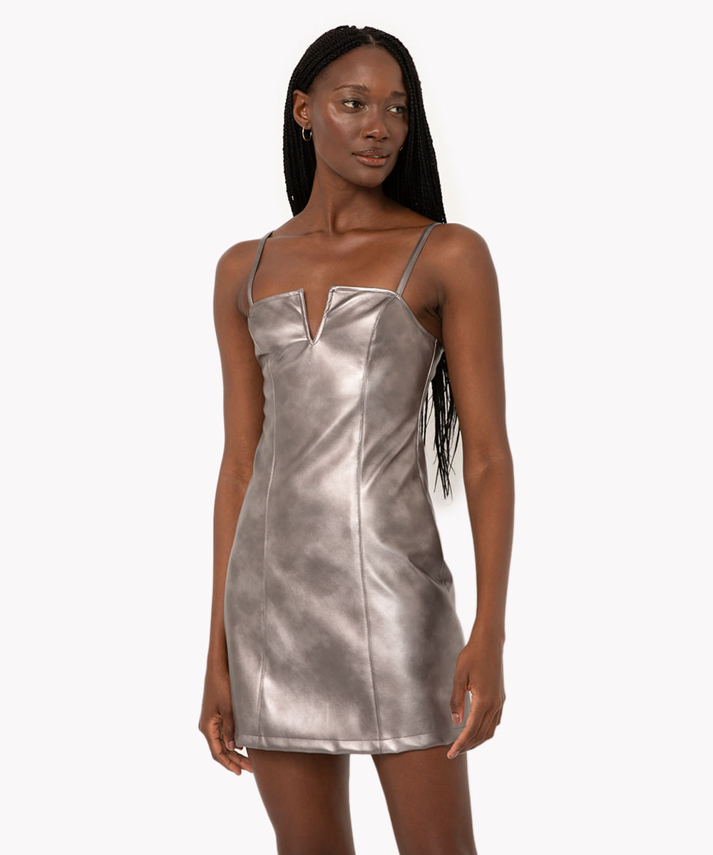 vestido curto de poliuretano decote v prata
