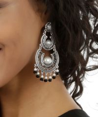 Par-de-Brincos-com-Pedraria-Prateado-8124169-Prateado_2