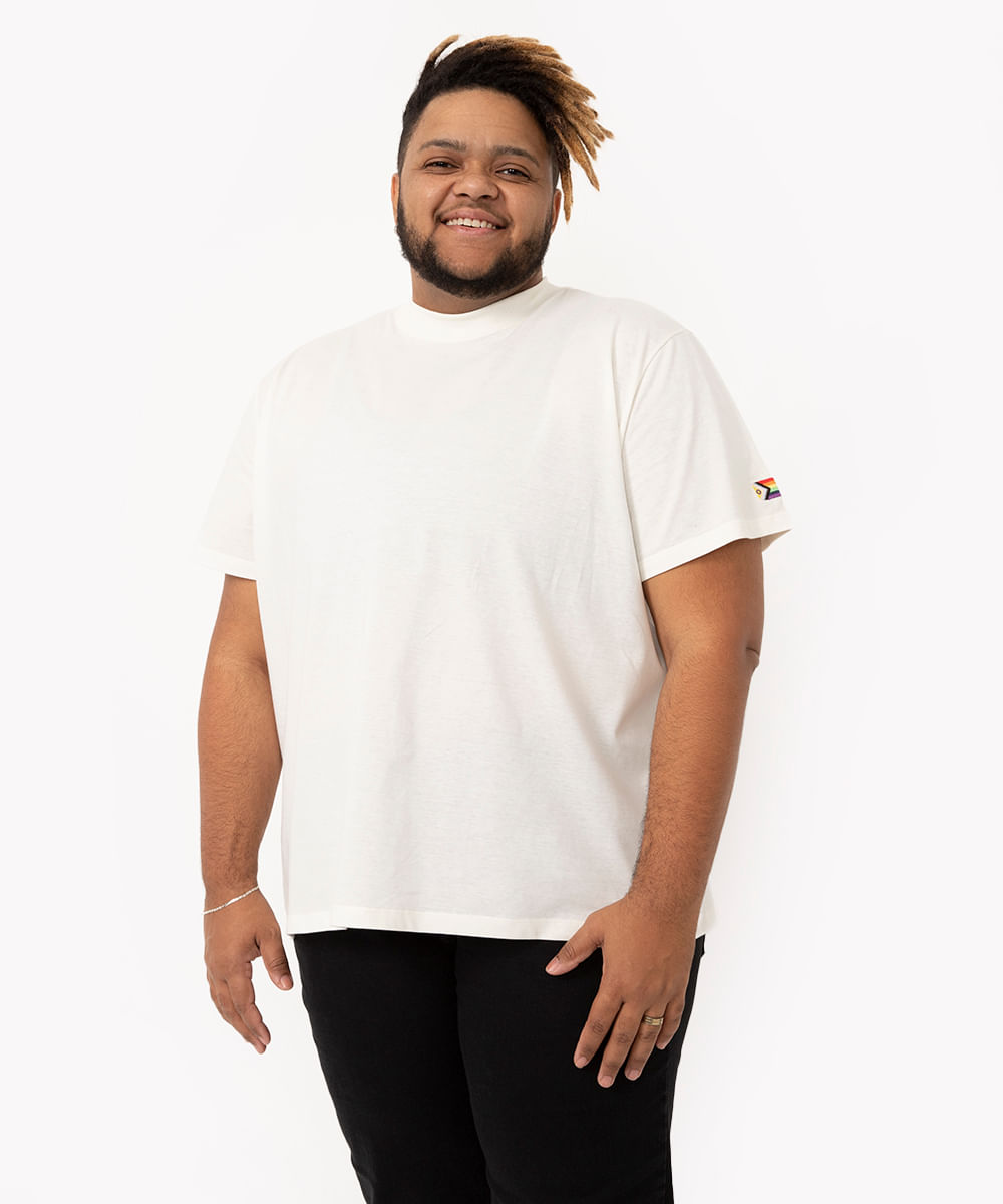 camiseta plus size pride manga curta mindset off white