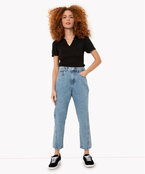 calça jeans reta cropped cintura super alta com bolsos azul médio