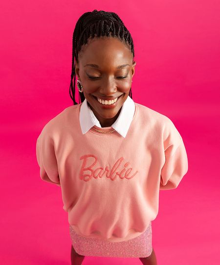 blusão de moletom barbie com bordado e gola removível rosa P blusão de moletom barbie com bordado e gola removível rosa P