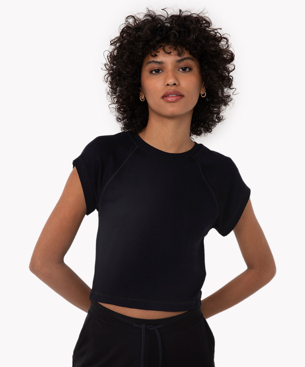 blusa básica baby look manga raglan preto