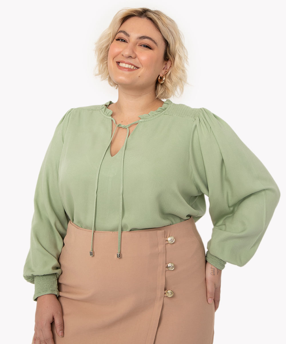 blusa de viscose plus size decote amarração manga longa verde pistache