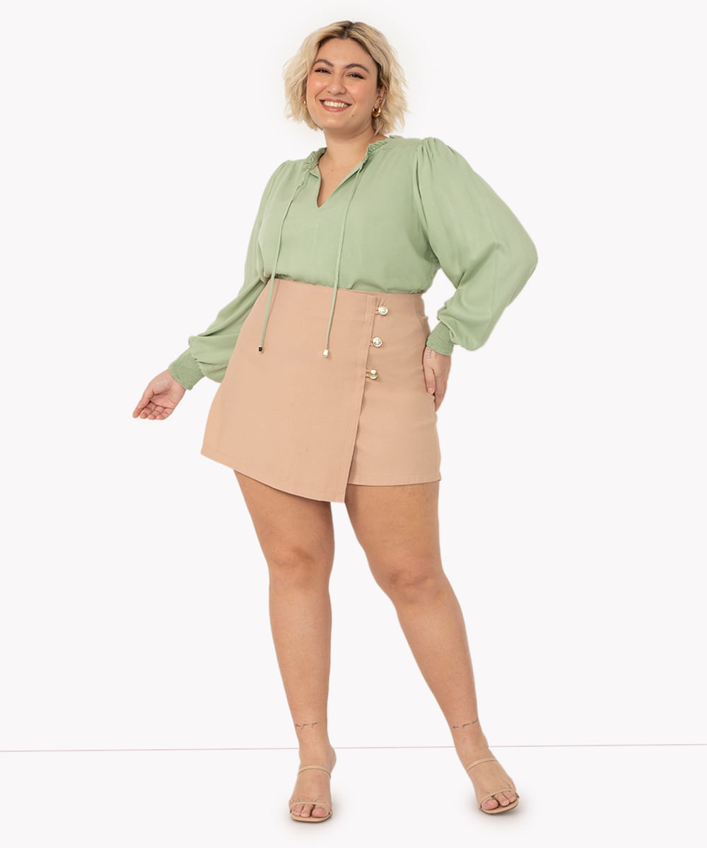 short saia de viscose plus size cintura alta com botões bege