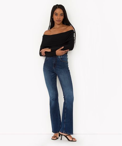 calça jeans flare cintura super alta azul escuro