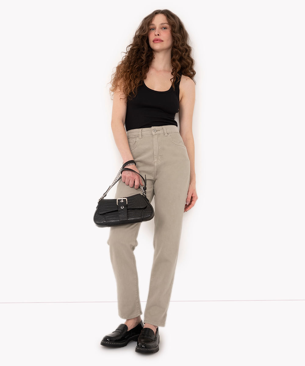 calça de sarja mom cintura alta com bolsos verde claro