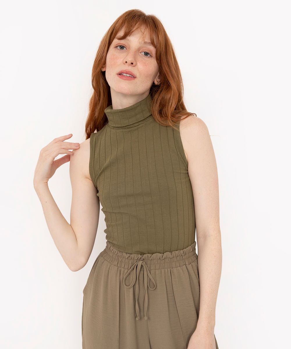 blusa canelada gola alta  verde militar